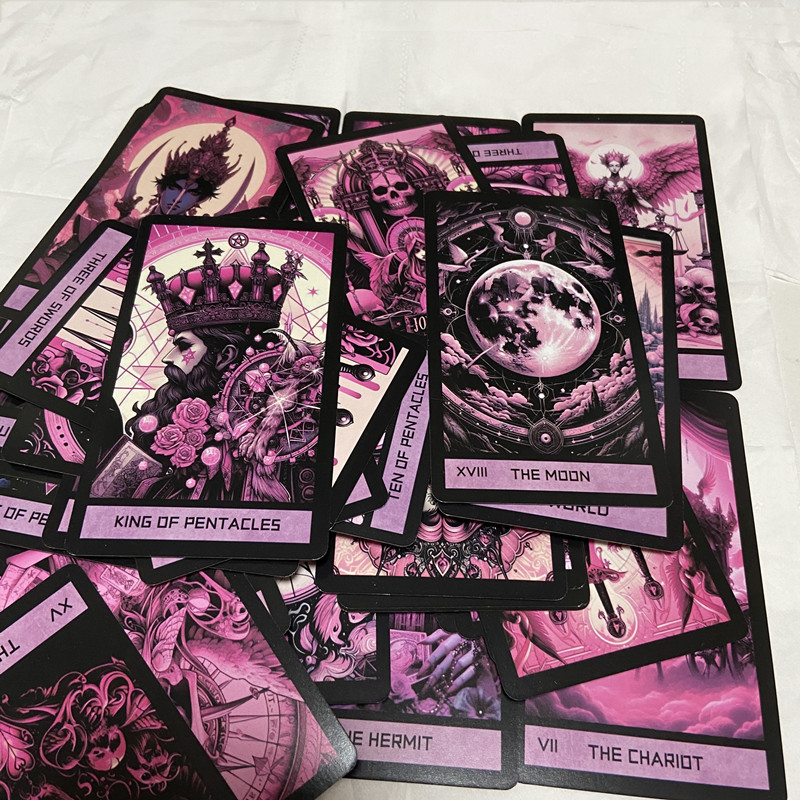 Różowa gotycka talia tarotu, 7 – Board Game Life recenzja i cena